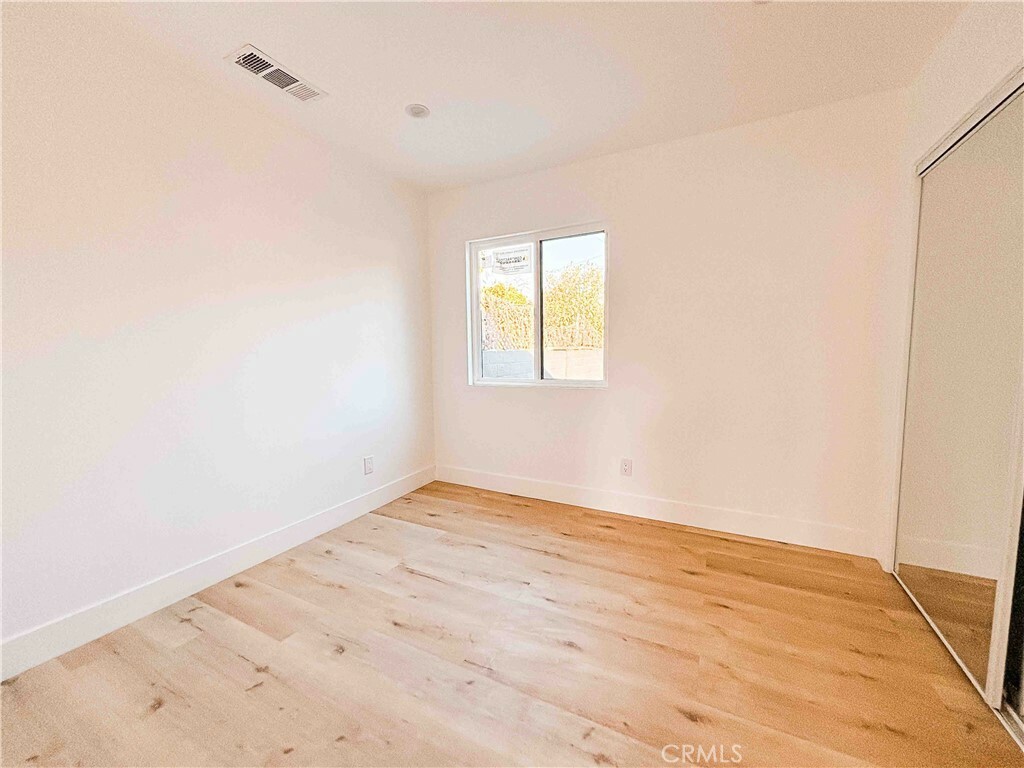 Property Photo:  13933 W Valerio Street  CA 91405 