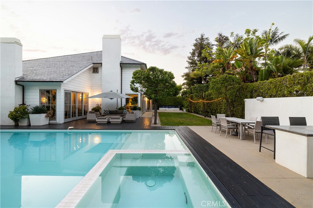 Property Photo: 10 Weybridge Court CA 92660