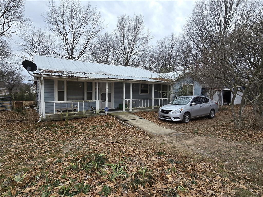 Property Photo:  203 W Parks Street  AR 72753 