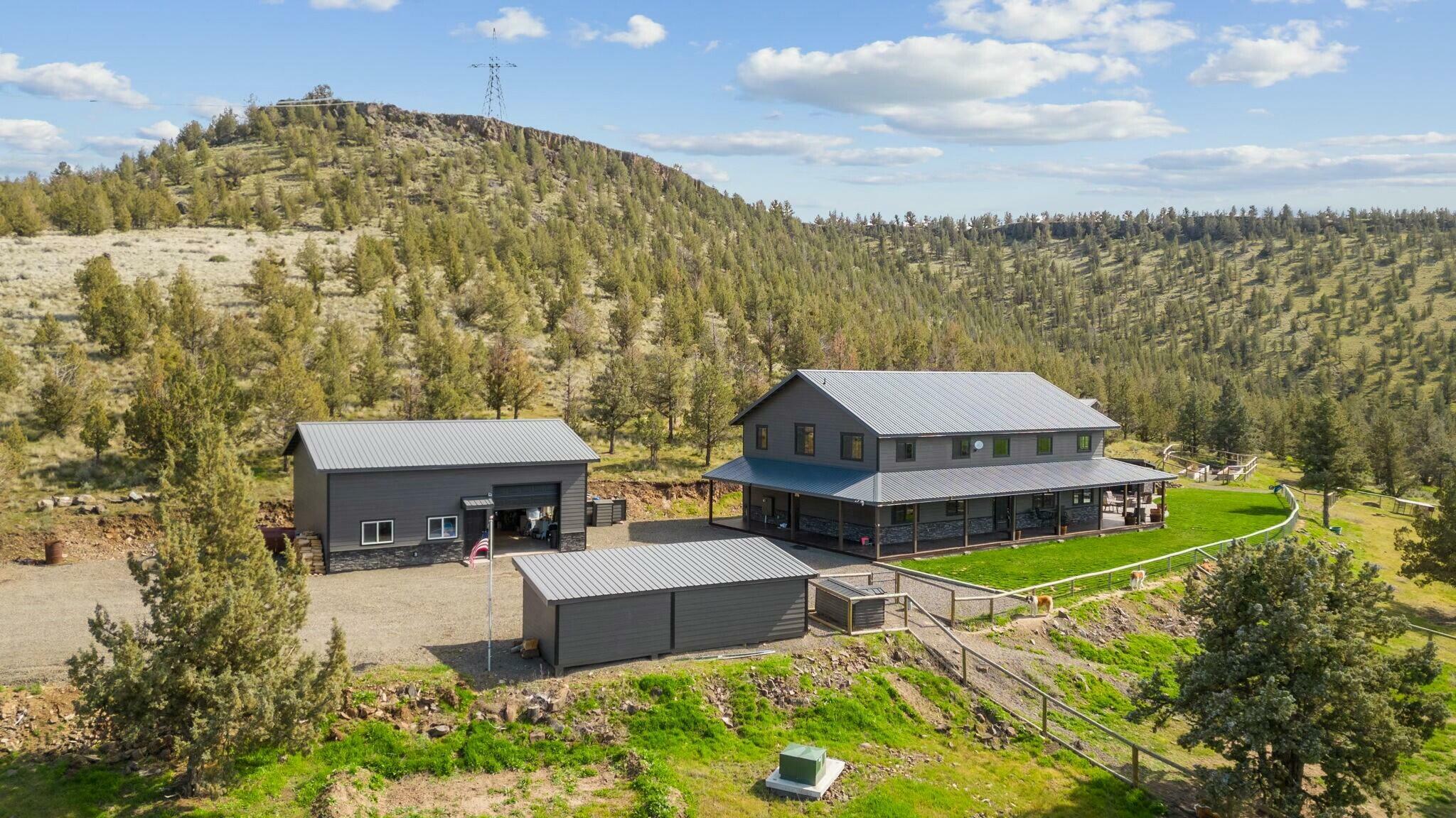 Property Photo: 3954 NW Cattle Drive OR 97754