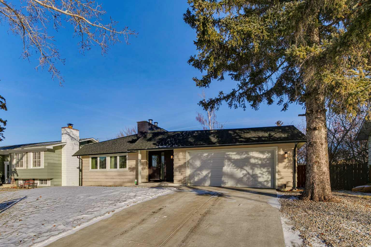 Property Photo:  776 Acadia Drive SE  AB T2J 0C5 