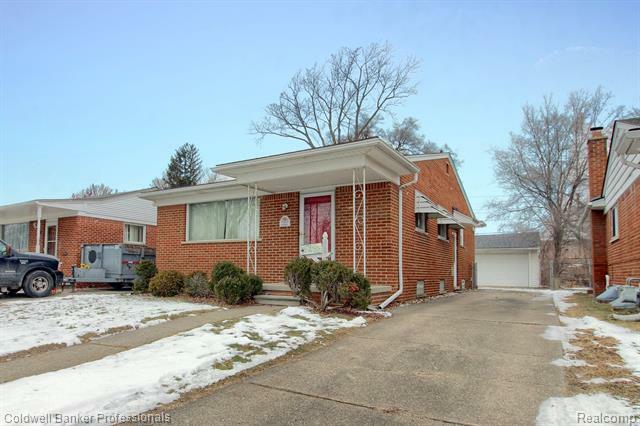 Property Photo:  23252 Park Street  MI 48124 