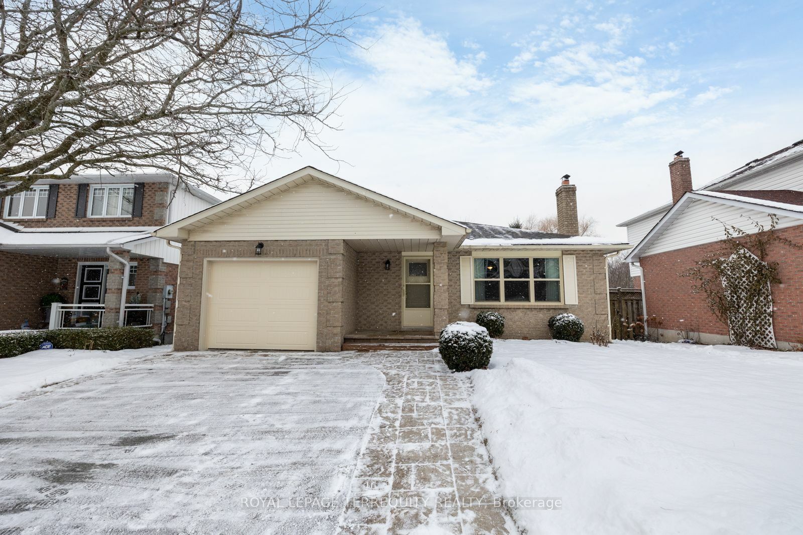 193 Overbank Dr  Oshawa ON L1J 7W9 photo