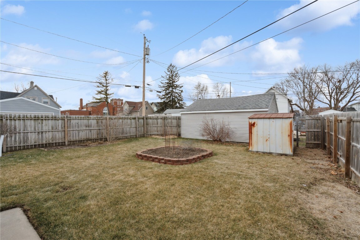 Property Photo:  316 9th Street NW  IA 52405 