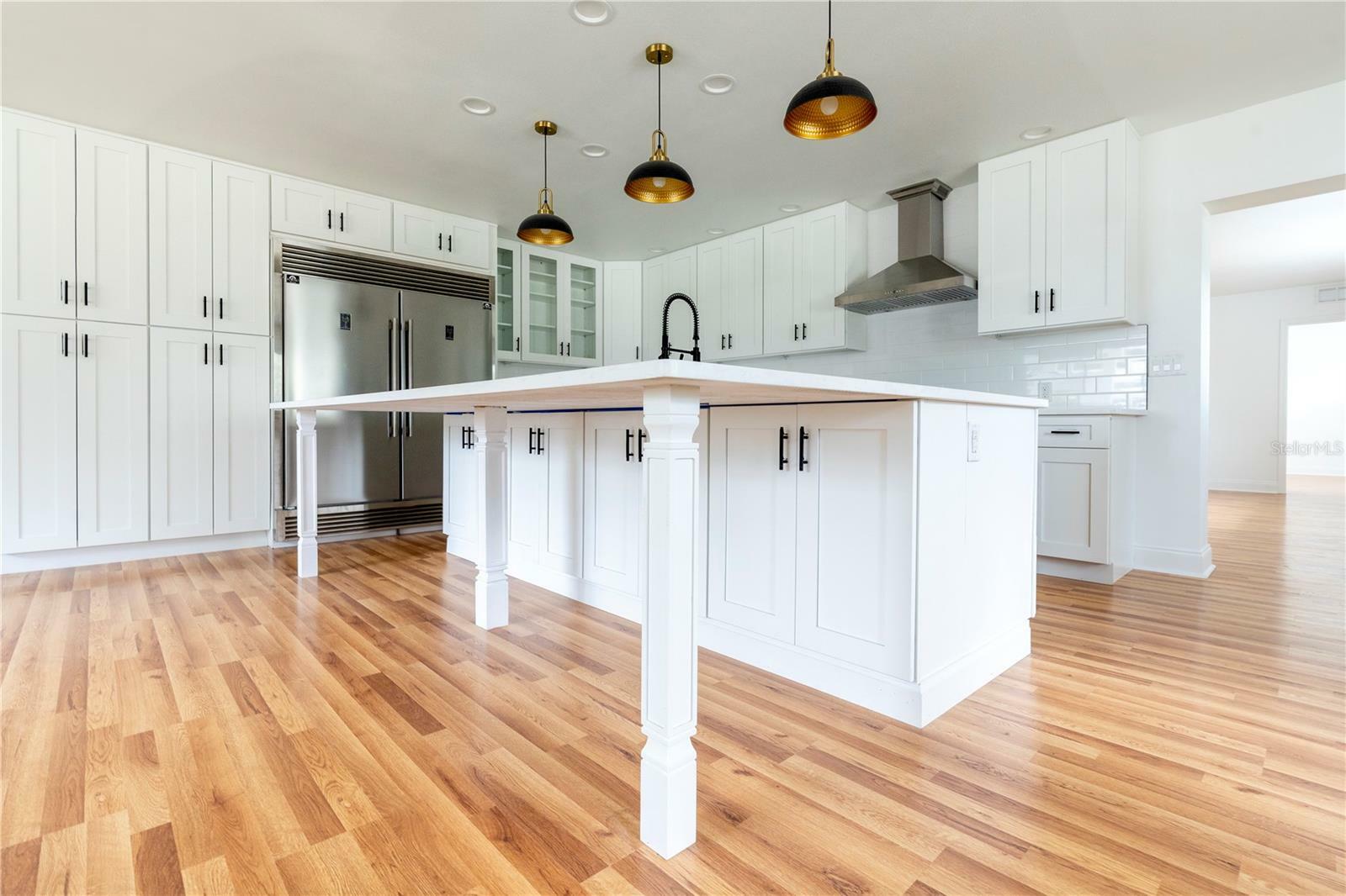 Property Photo: 25335 Troon Avenue FL 32776