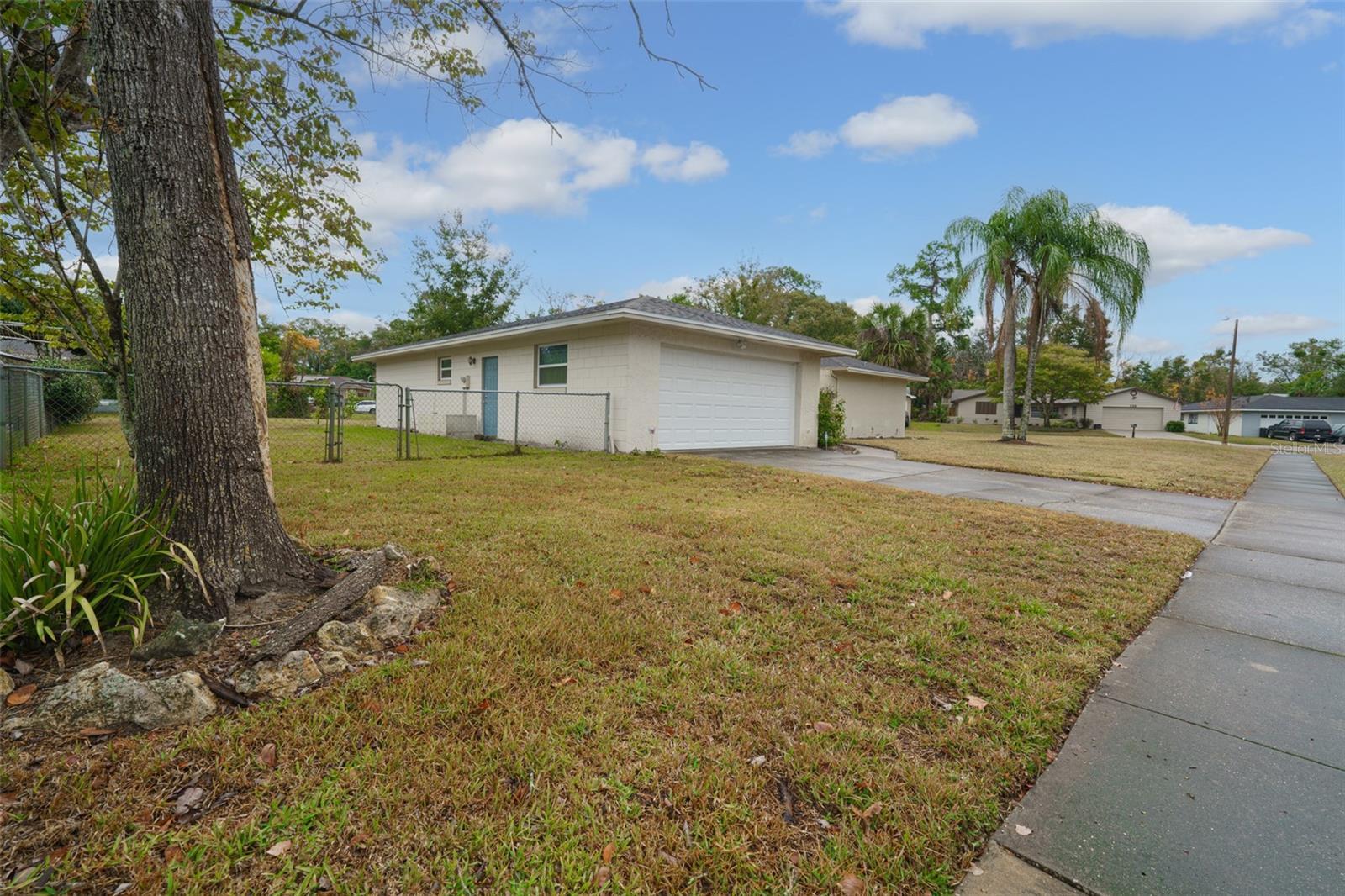 Property Photo: 507 Applewood Avenue FL 32714