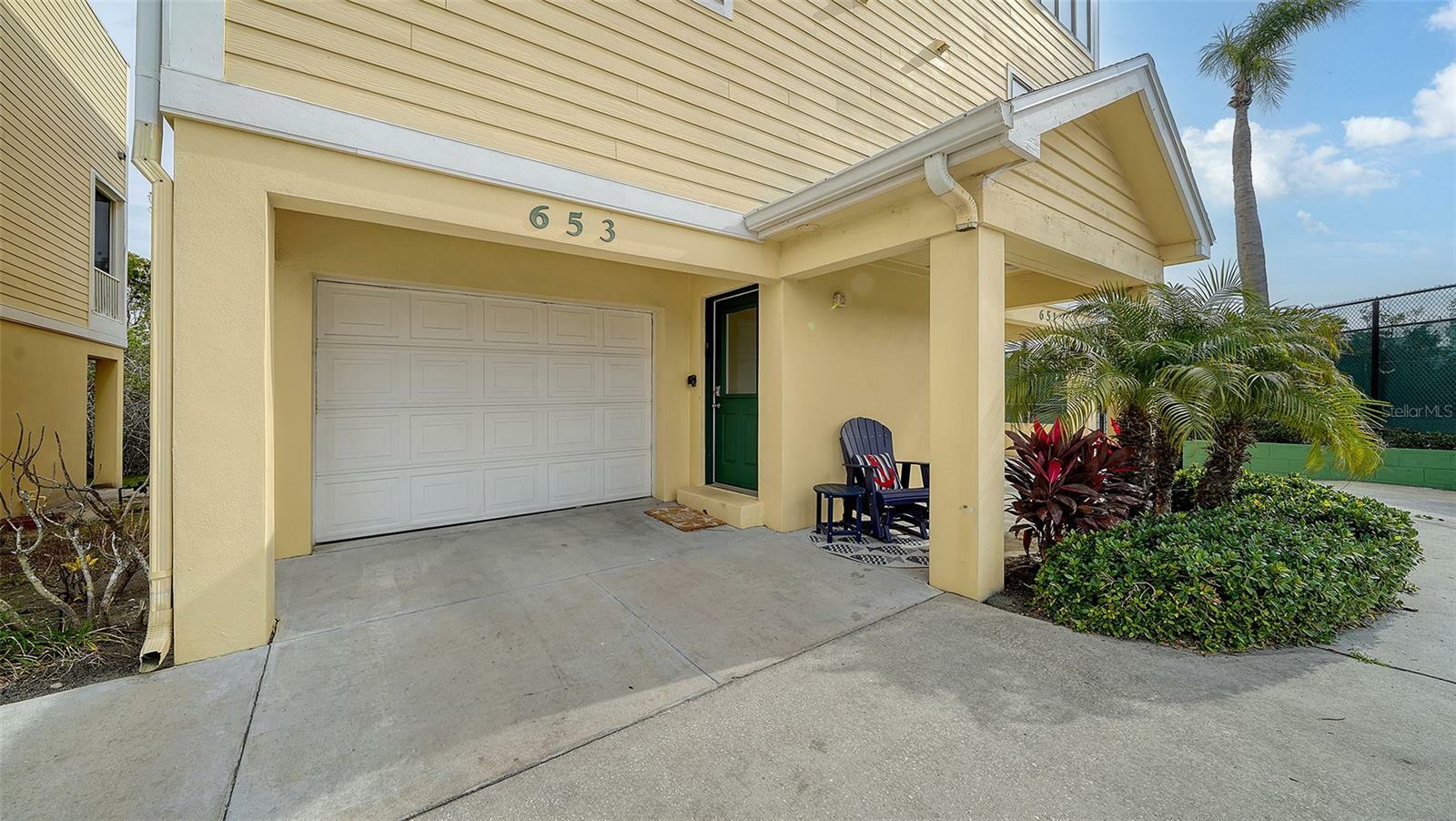 Property Photo:  653 Cedars Court  FL 34228 