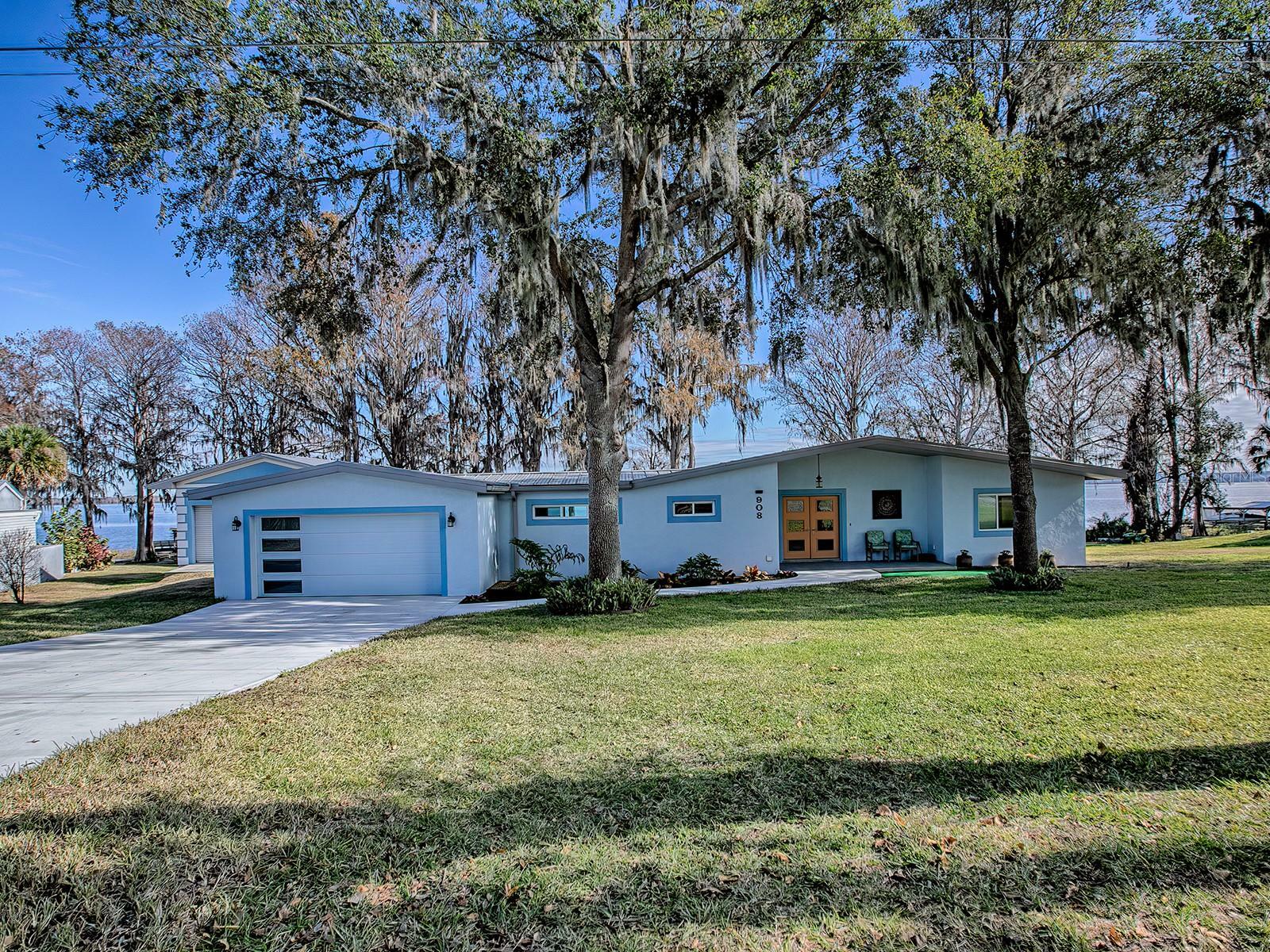 Property Photo: 908 N Lakeshore Boulevard FL 34737
