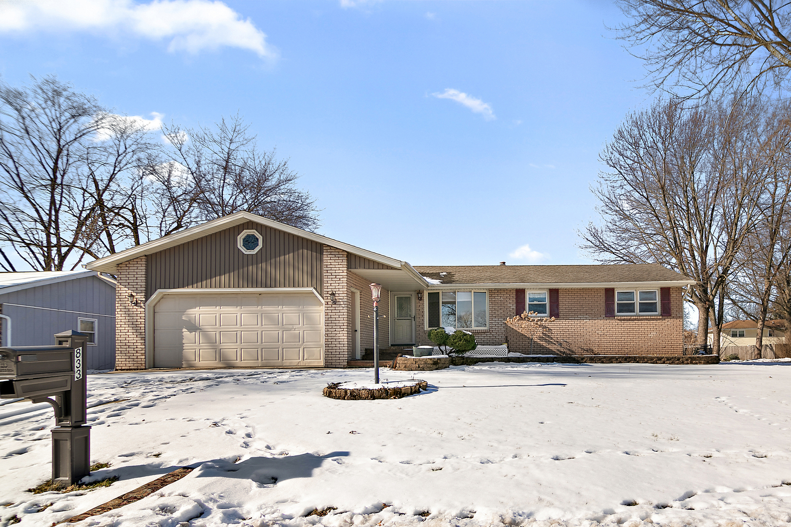 Property Photo:  833 Bunker Hill Drive  IL 60914 