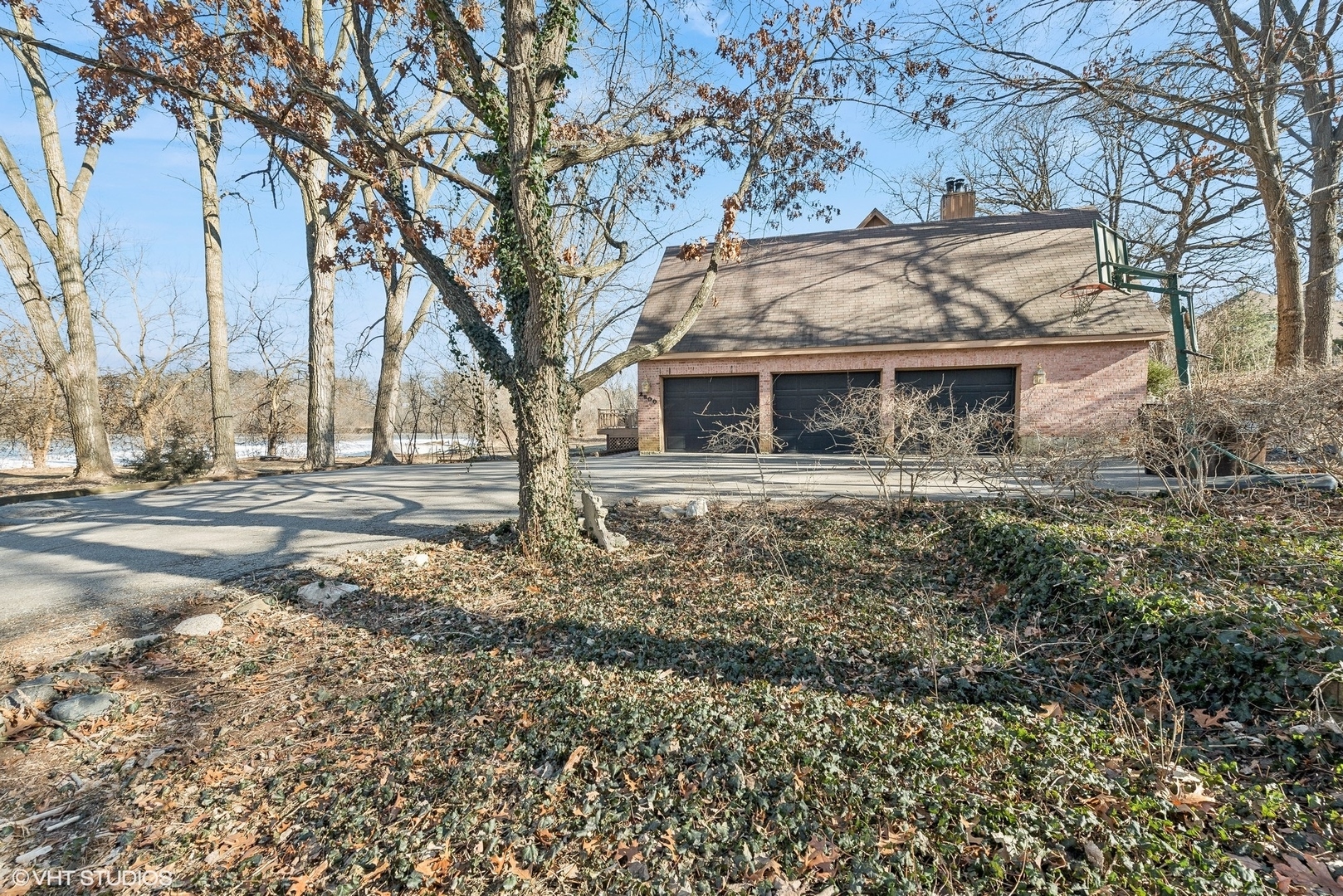 Property Photo:  2800 Kingston Drive  IL 60042 