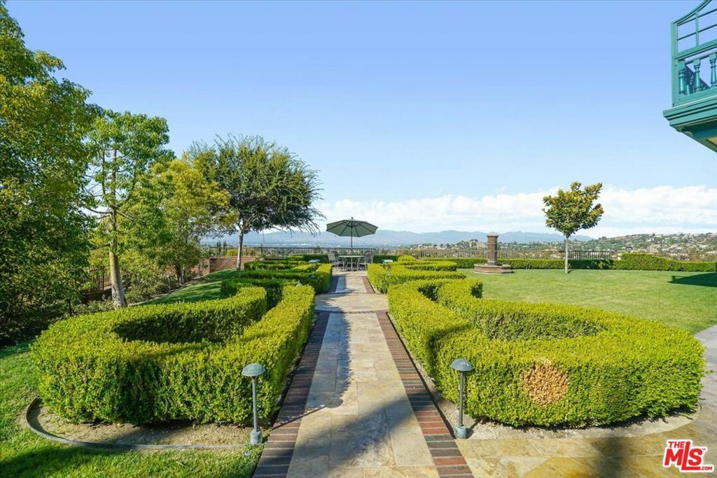 Property Photo: 19000 Dorlon Drive CA 91356