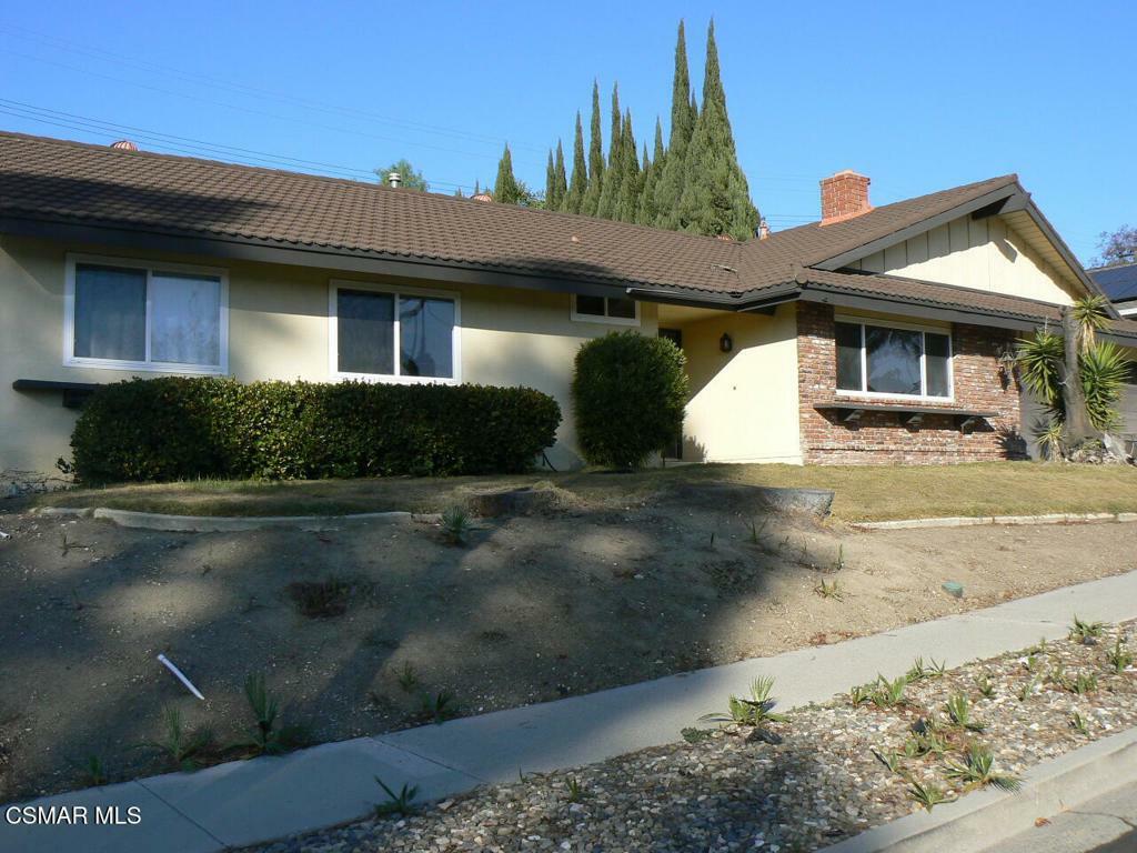 Property Photo:  125 Erten Street  CA 91360 