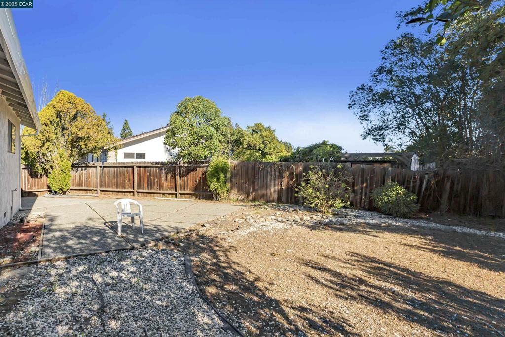 Property Photo:  1817 Winchester Ct  CA 94533 