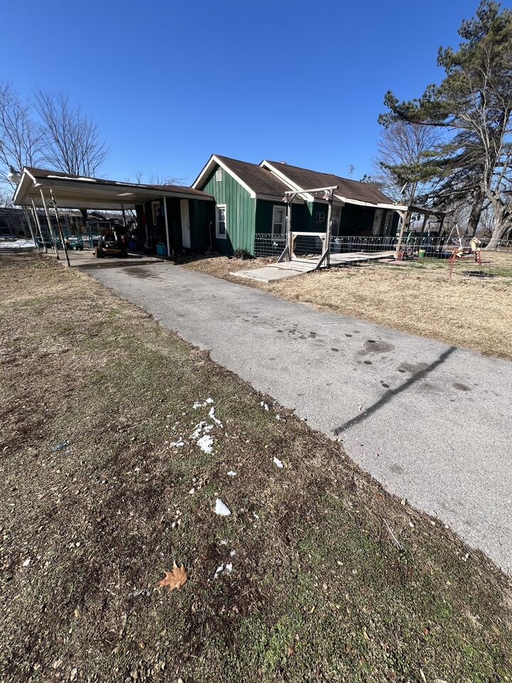 Property Photo: 1701 Wixtown Rd TN 37186