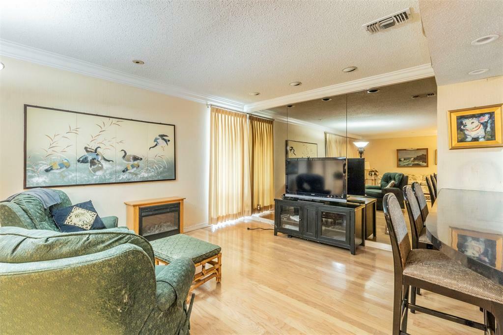 Photo de la propriété:  512 E Avenue J A  TX 75050 