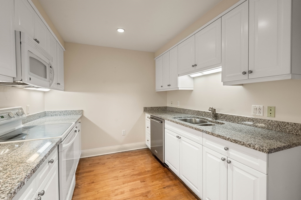 Property Photo:  1 Huntington 904  MA 02116 