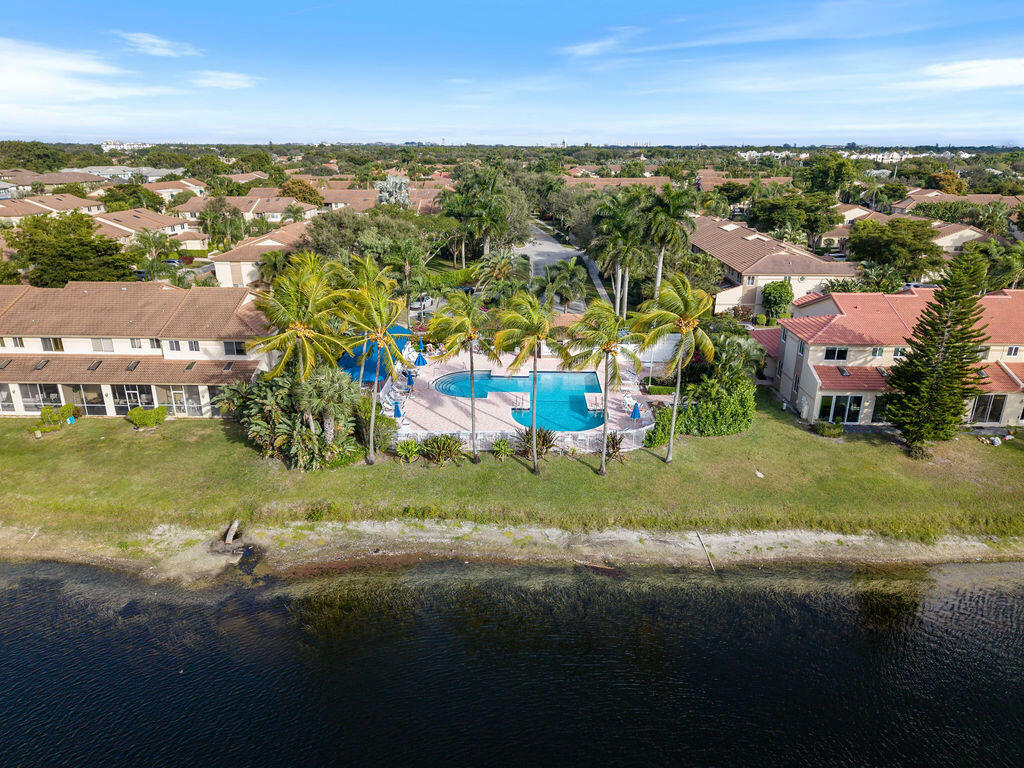Property Photo: 6798 Via Regina FL 33433