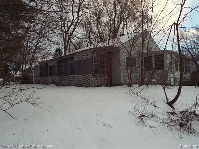 5581 Savoy Drive  Waterford Twp MI 48327 photo