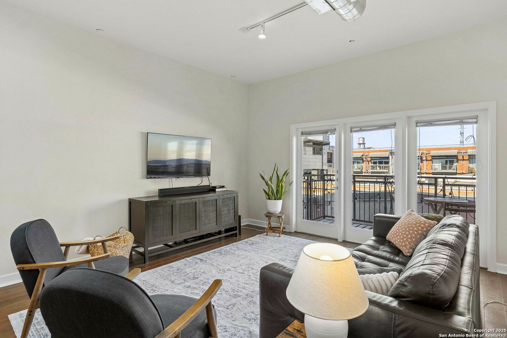 Property Photo: 1401 S Flores St 309 TX 78204