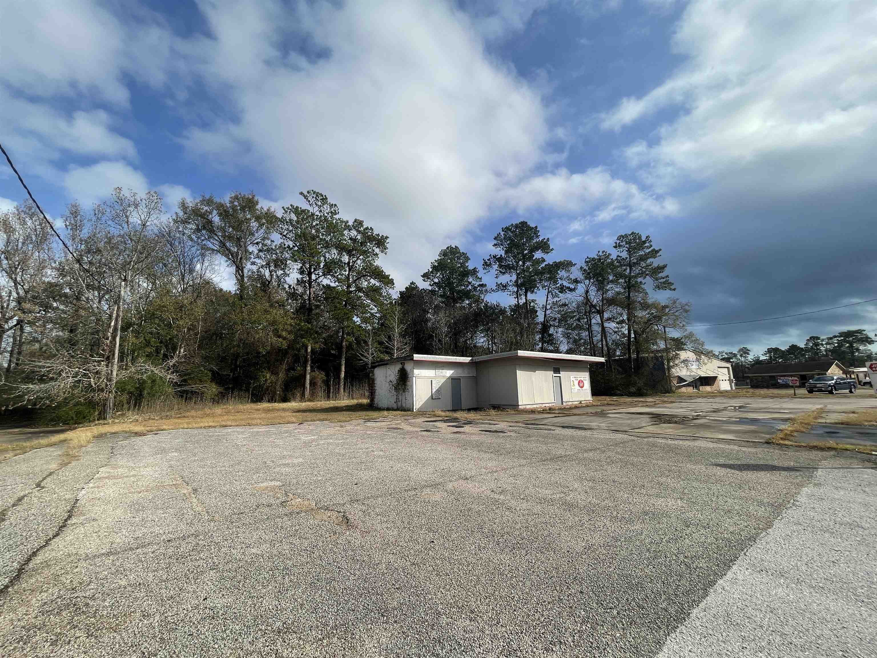 Property Photo: 1280 N Main TX 77662