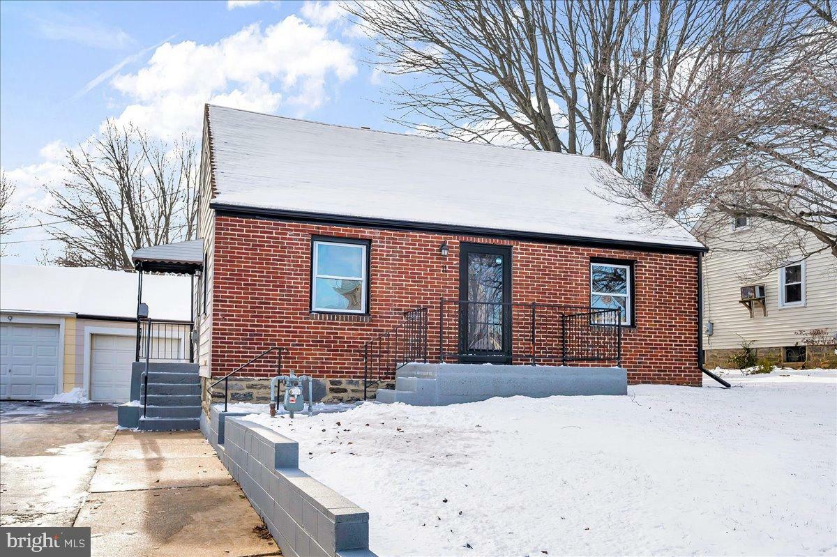 Property Photo:  11 Sheridan Lane  PA 19014 