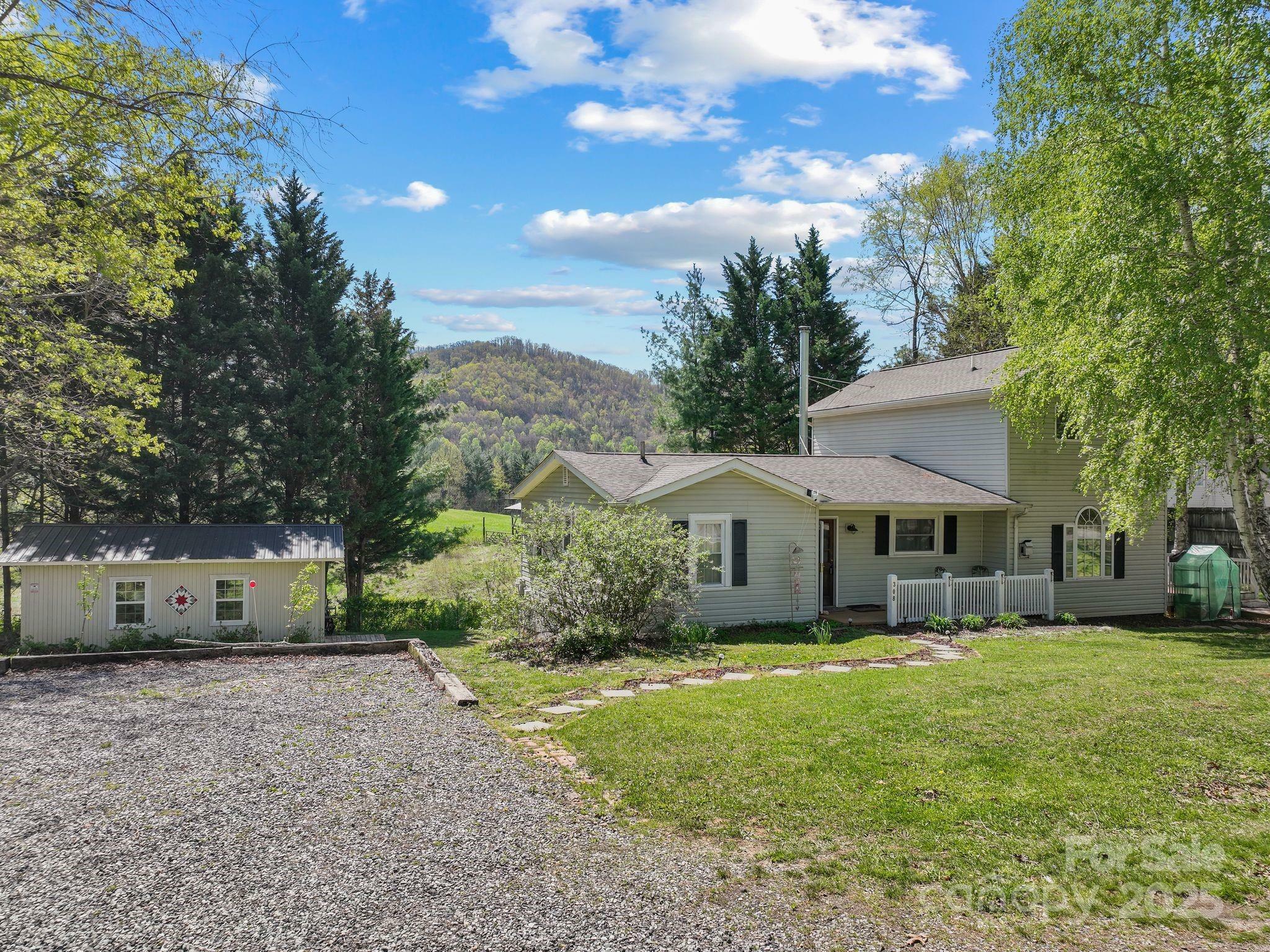 Property Photo: 308 Browntown Road NC 28748