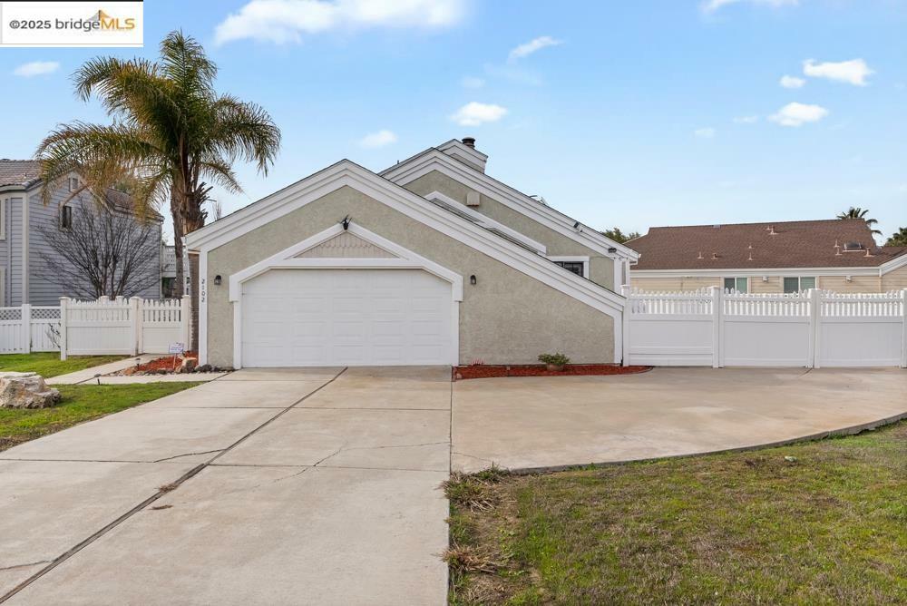 Property Photo:  2102 Portside Ct  CA 94505 