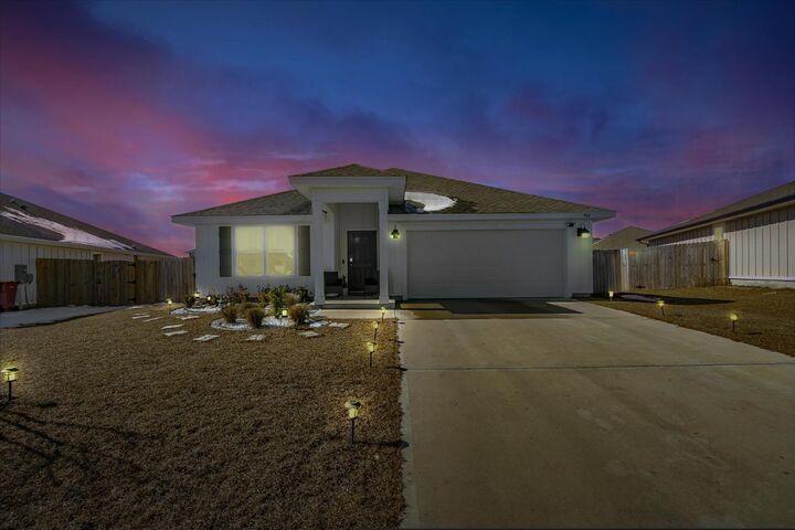 Property Photo: 904 Sandbar Loop FL 32539