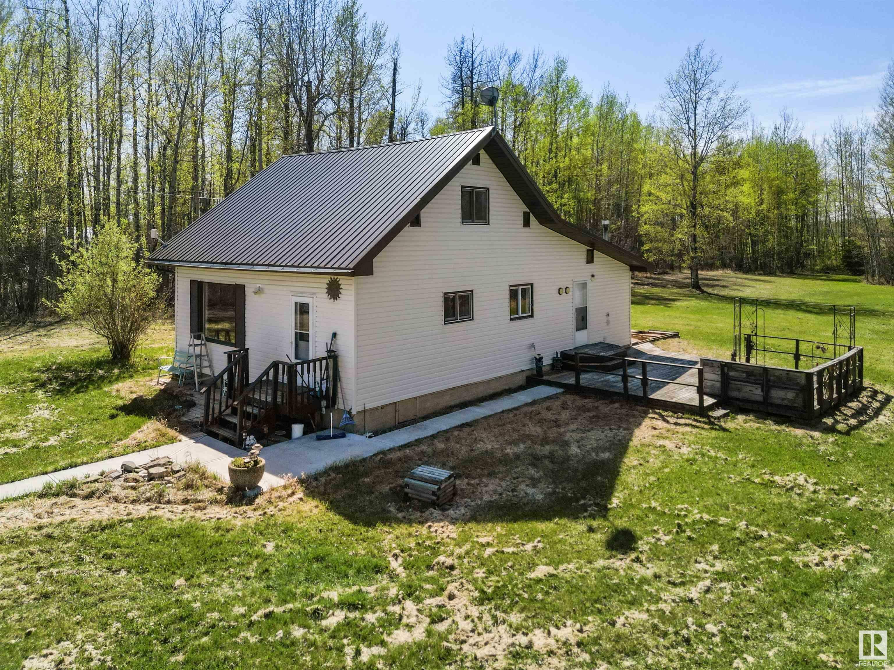 Property Photo: 48312 Rge Road 84 AB T7A 2A1