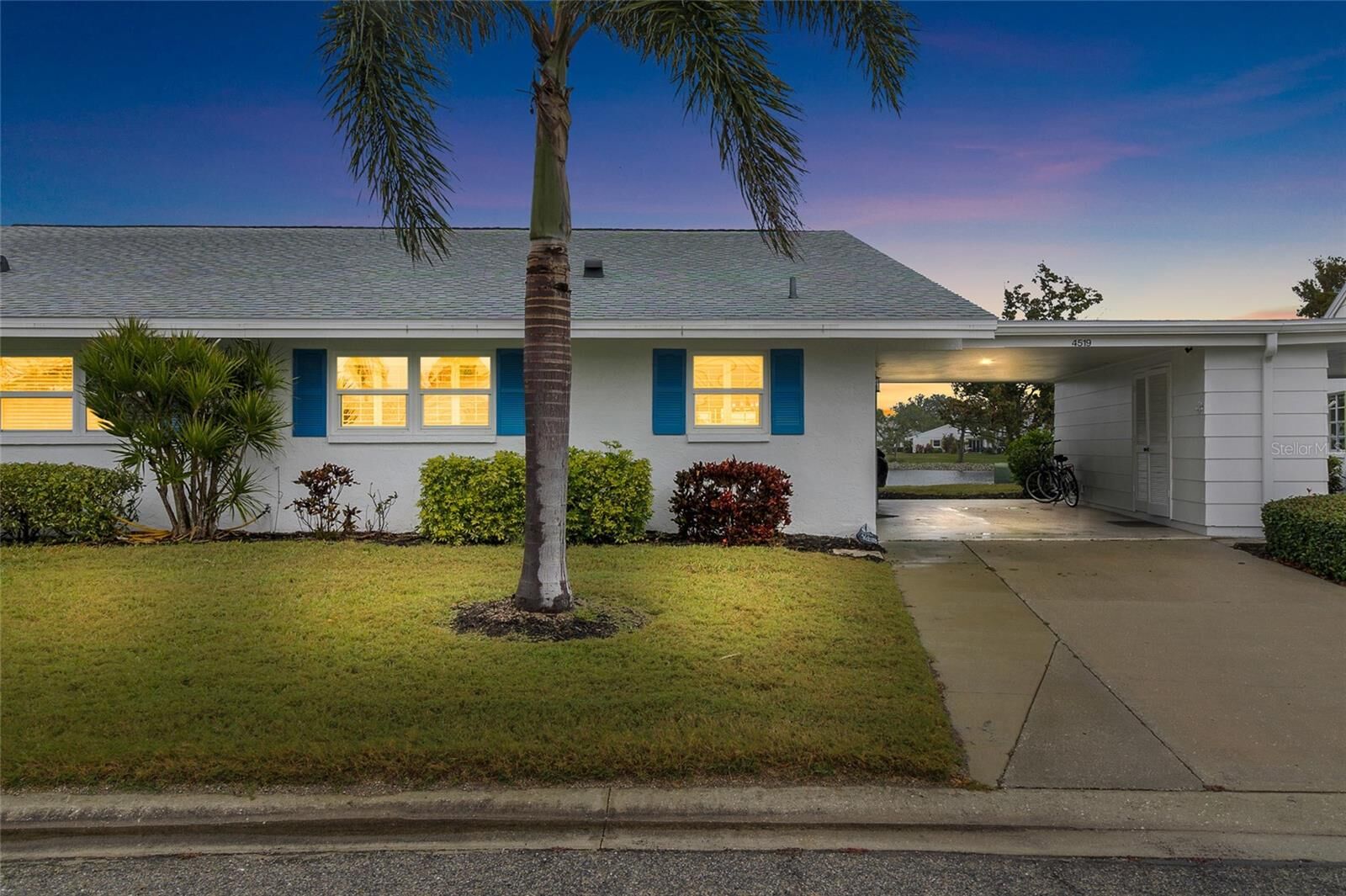 Property Photo: 4519 Lexington Circle 4519 FL 34210