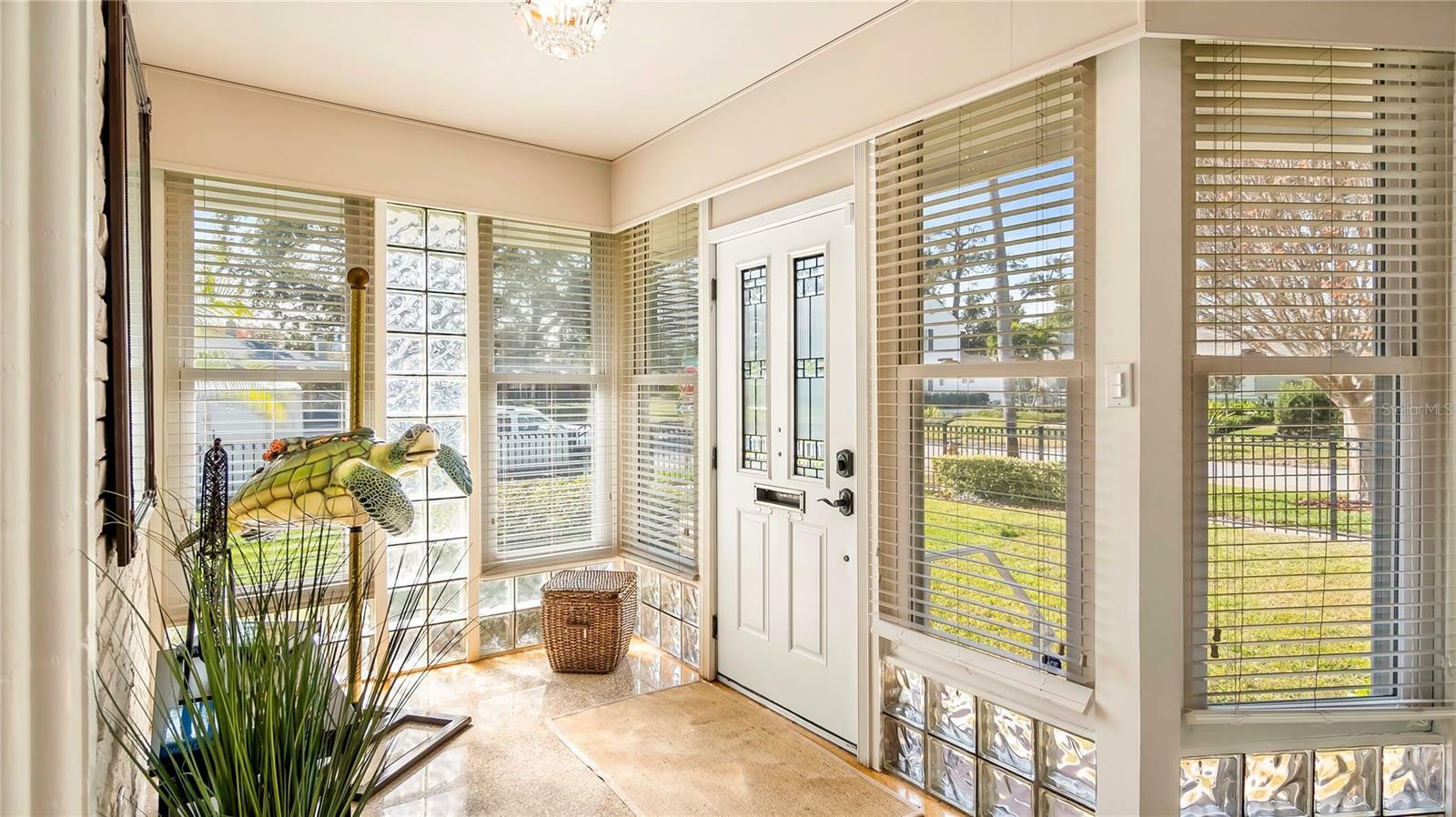 Property Photo: 105 17th Avenue NE FL 33704