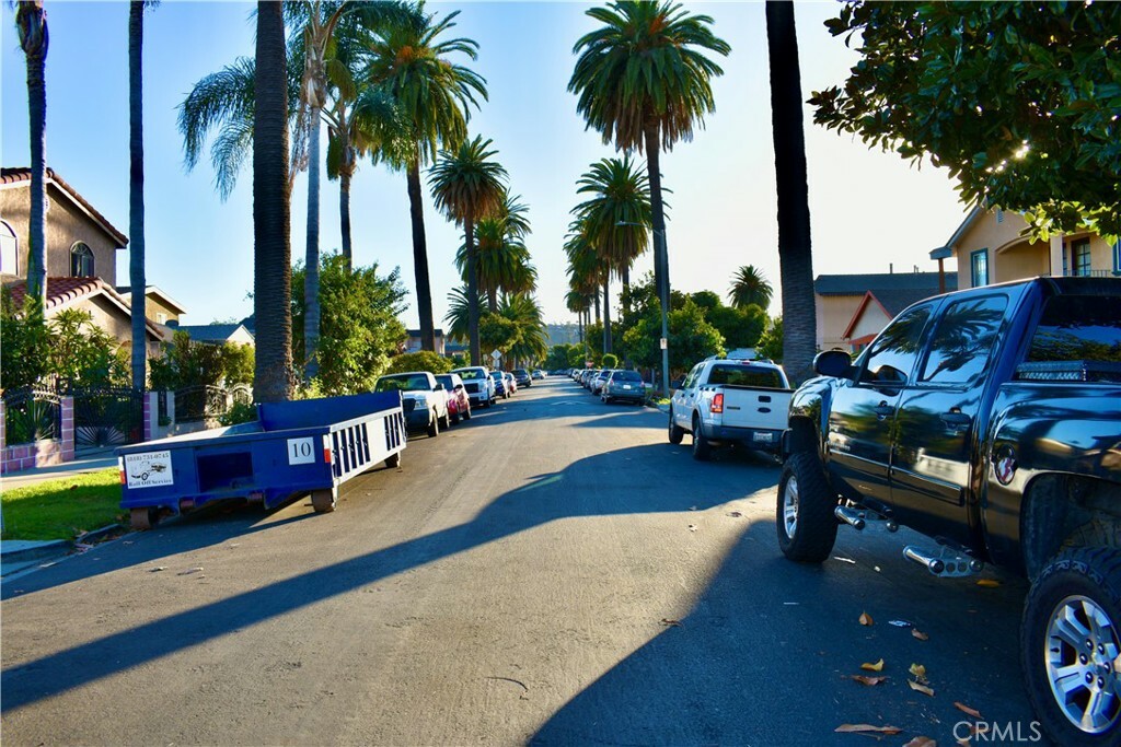 Property Photo: 2919 S Palm Grove Avenue CA 90016