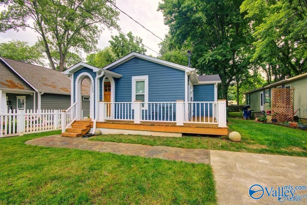 Property Photo: 1609 Humes Avenue NE AL 35801