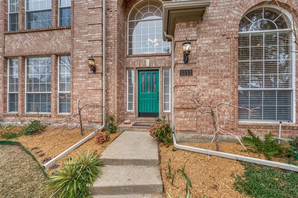 Property Photo: 1313 Edgewood Court TX 75007