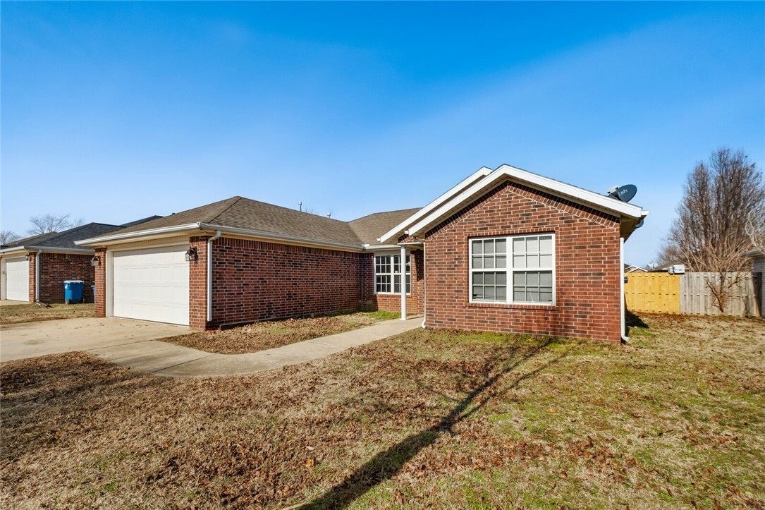 Property Photo:  3706 SW Moline Avenue  AR 72712 