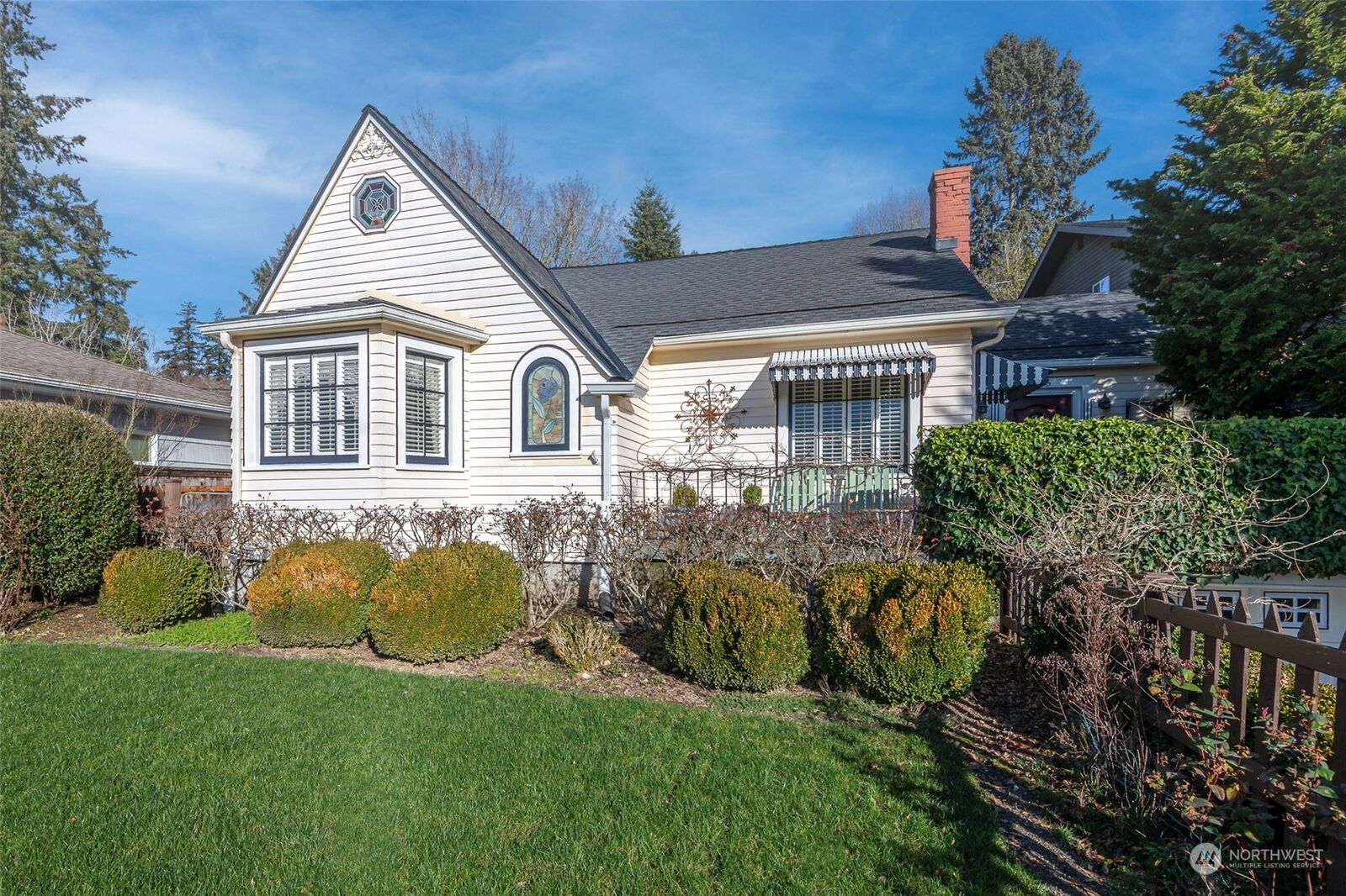 Property Photo:  305  Regents Boulevard  WA 98466 