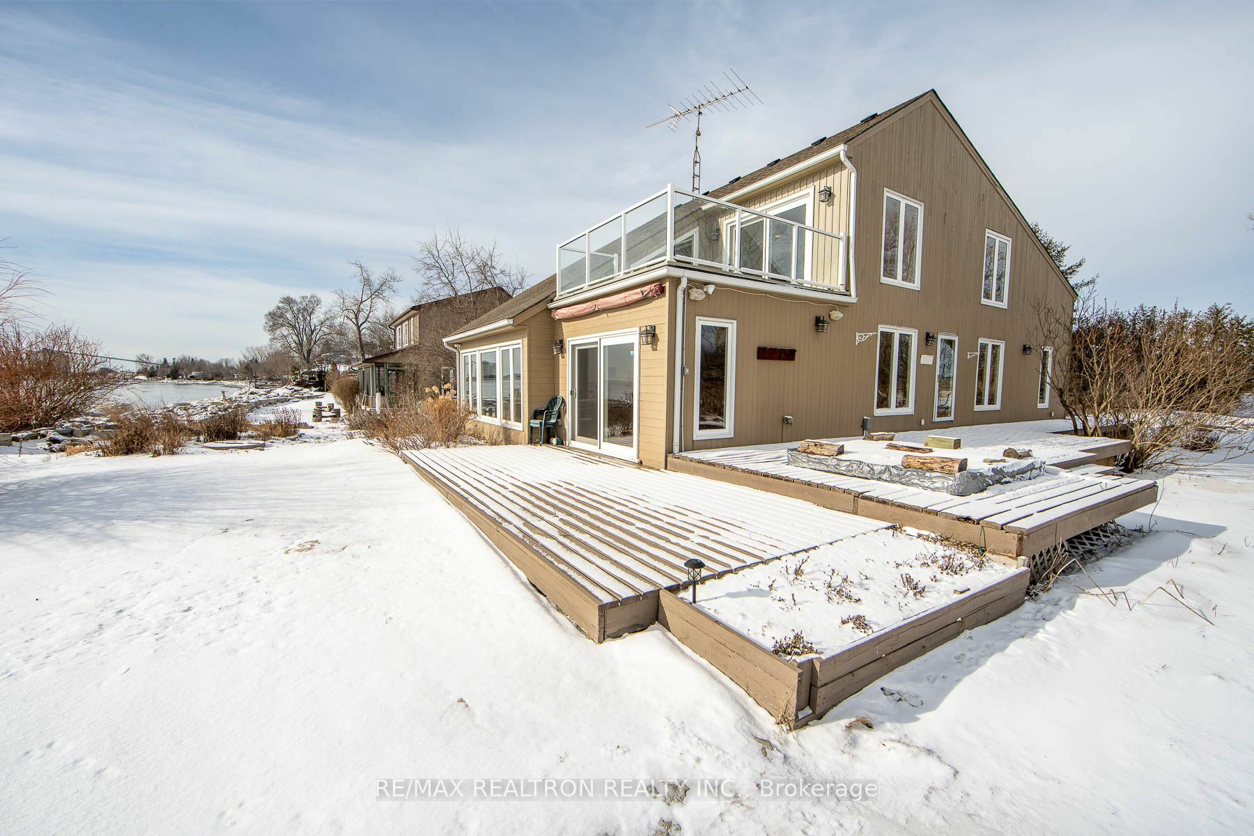 Photo de la propriété:  151 Cedar Crest Beach Rd  ON L1C 5R2 