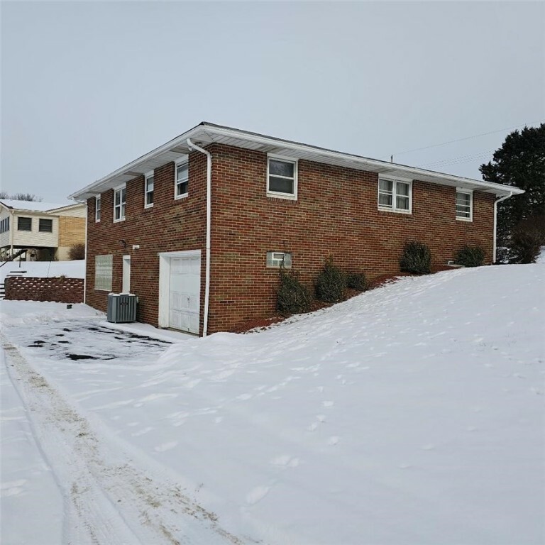 Property Photo:  160 Inman Drive  PA 15066 