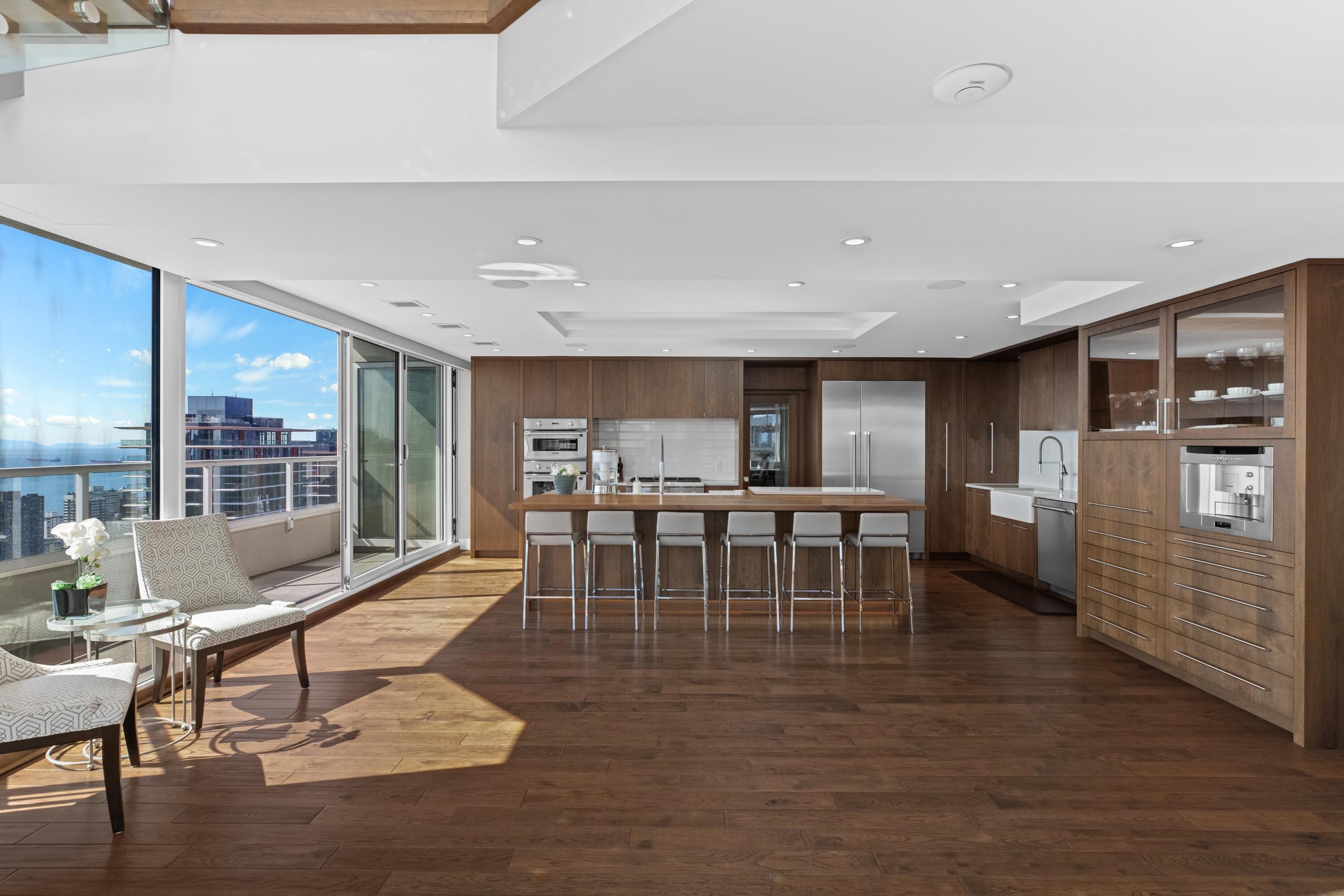 Property Photo: 717 Jervis Street 3101 BC V6E 4L5