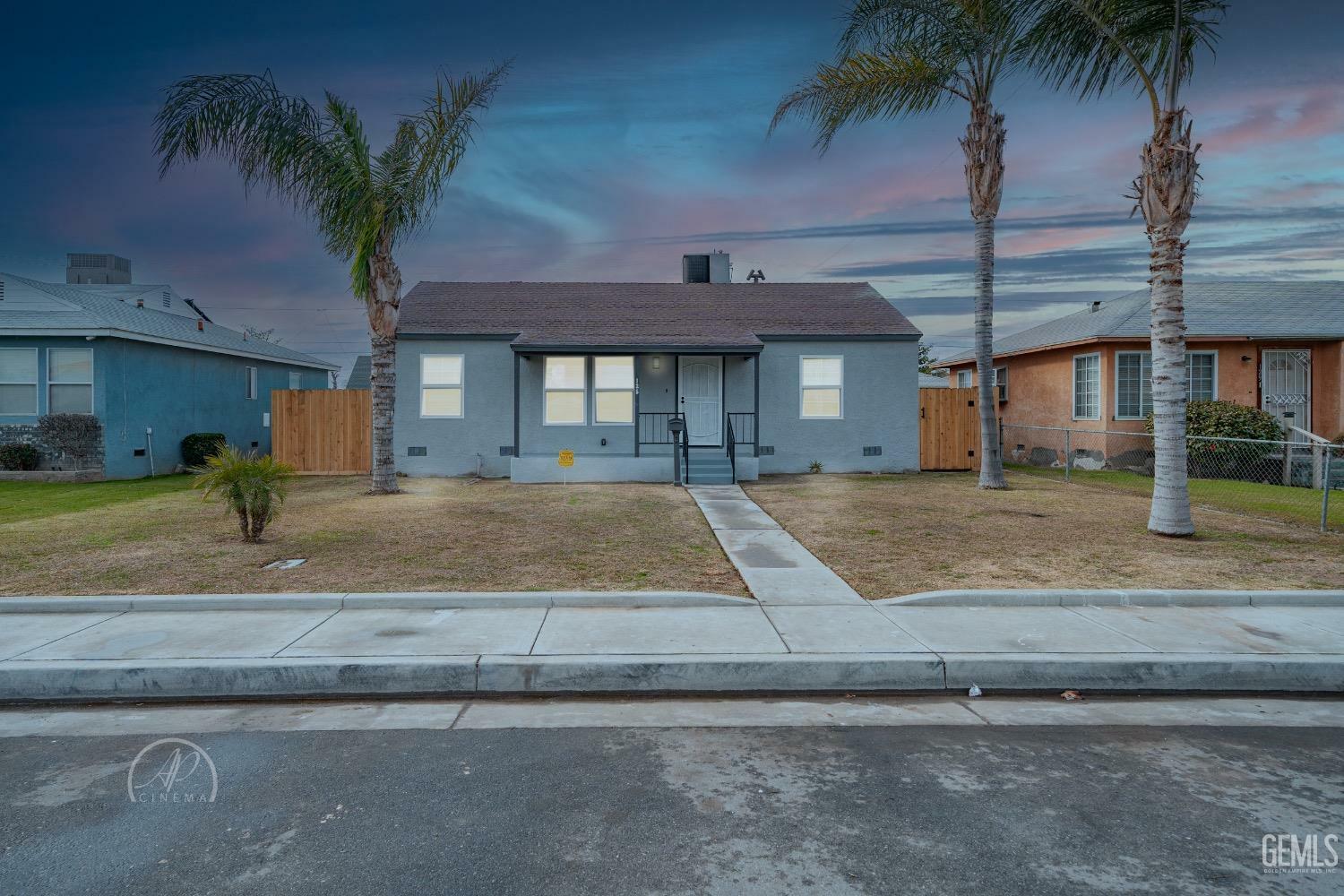 Property Photo:  125 U Street  CA 93304 