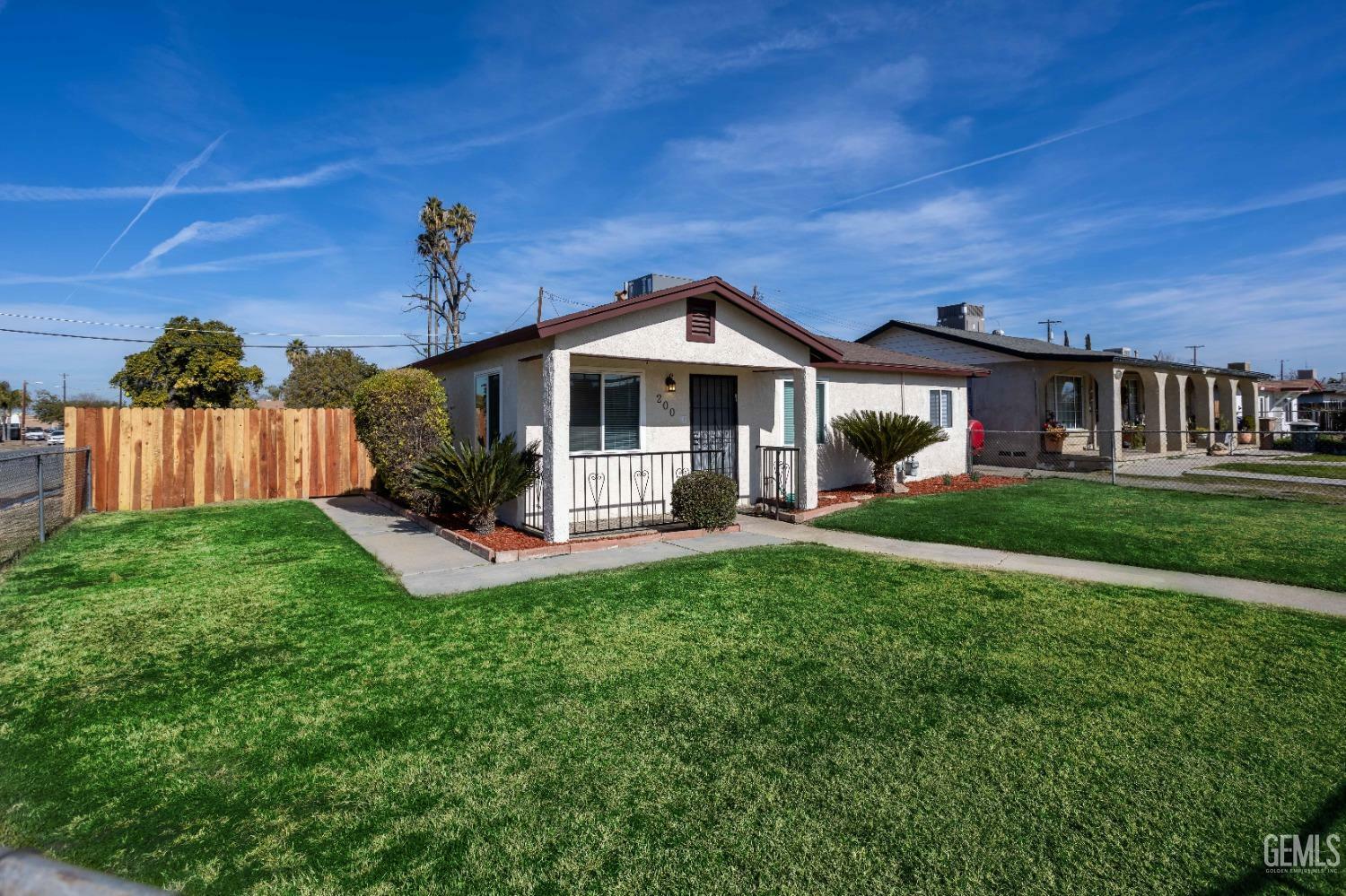 Property Photo:  200 E Terrace Way  CA 93307 