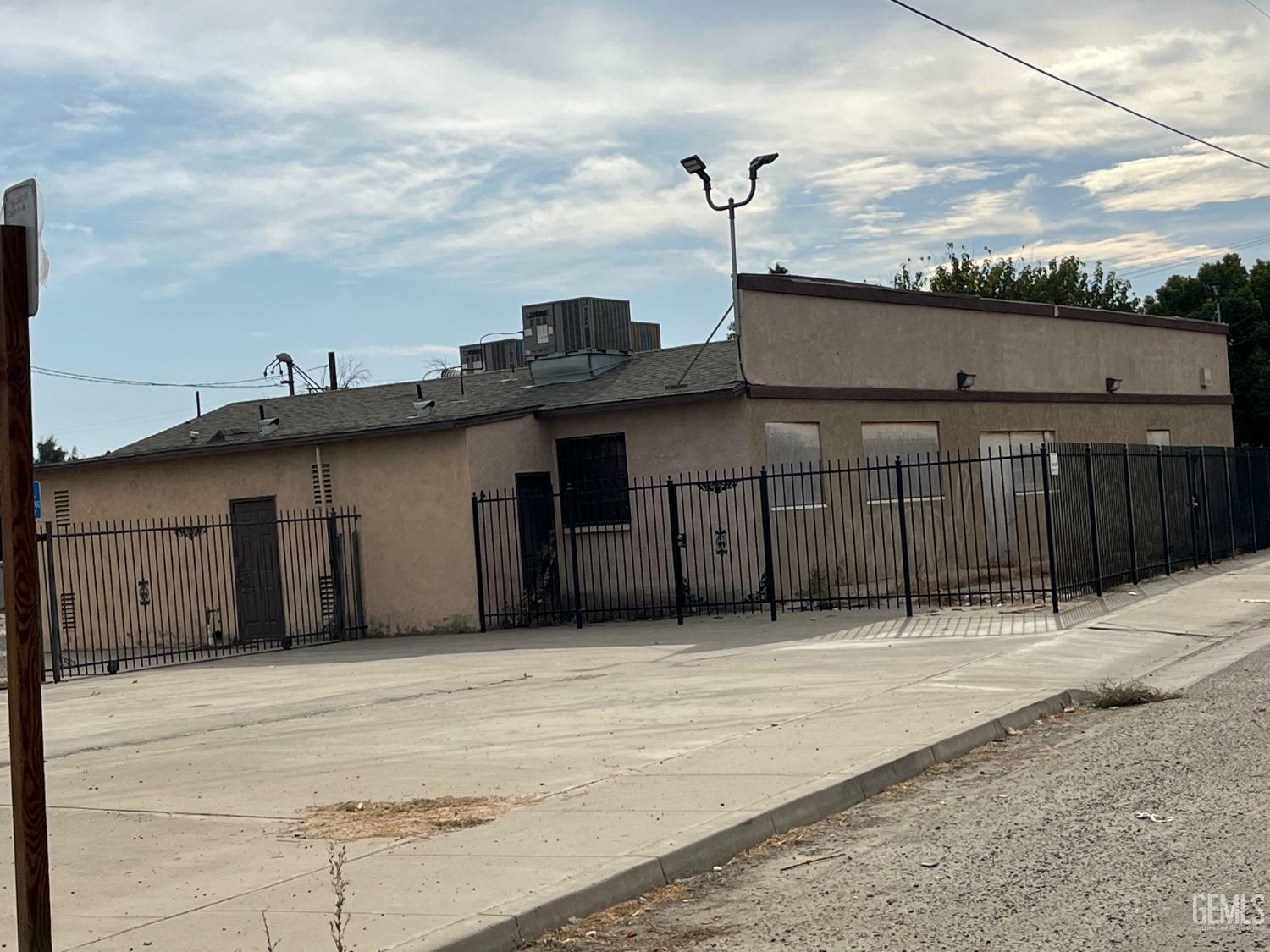 Property Photo: 267 Cedar Avenue CA 93219
