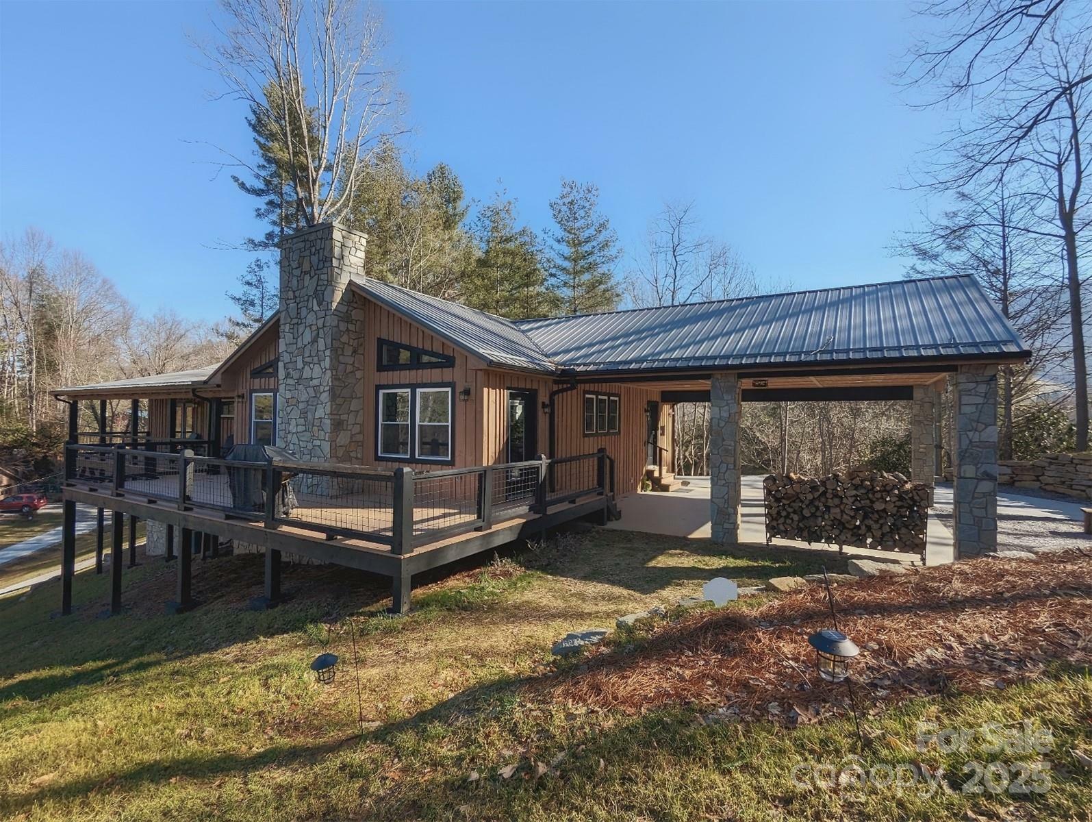 Property Photo: 600 Pinewood Drive NC 28786