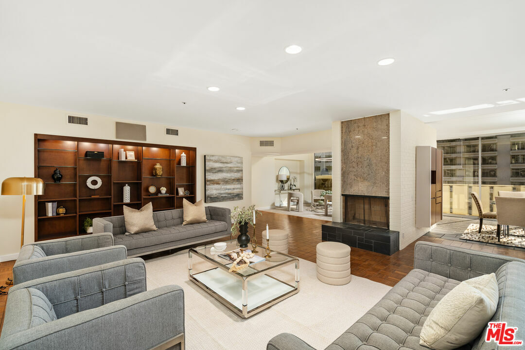 Property Photo:  10375   Wilshire Blvd 7D  CA 90024 