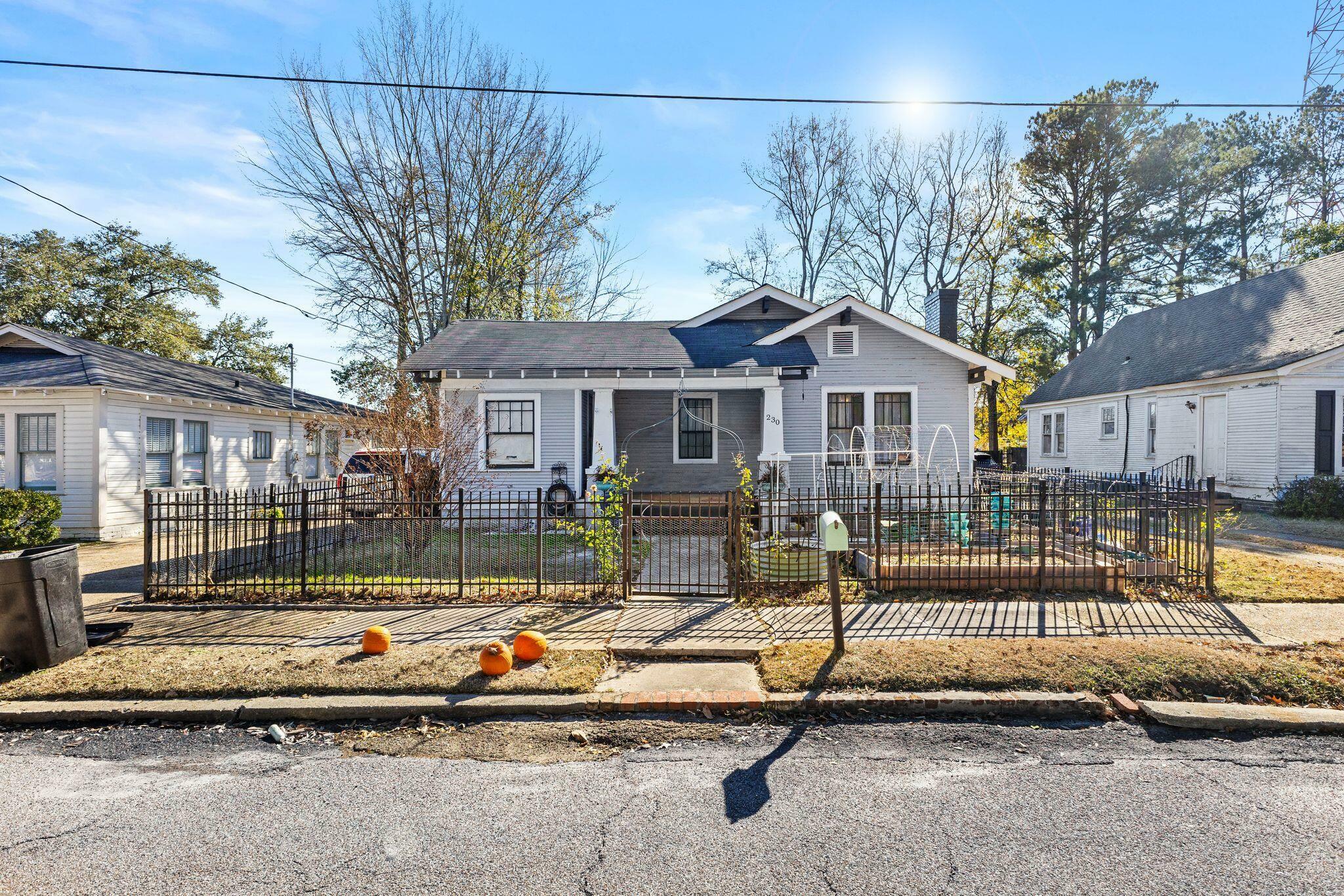 Property Photo:  230 W 7th St.  MS 39440 