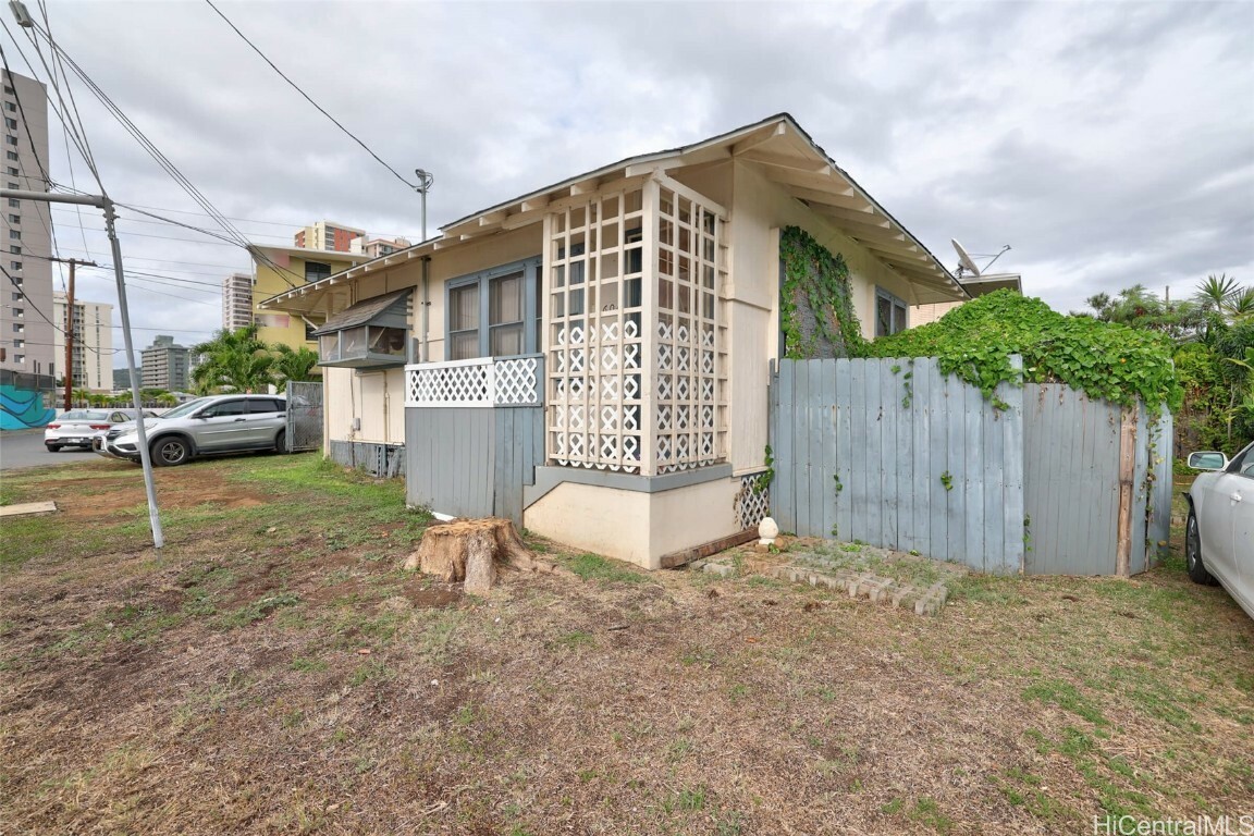 Property Photo:  2606 Nahaku Place  HI 96826 