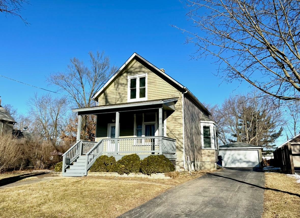 Property Photo:  906 Mountain Street  IL 60505 