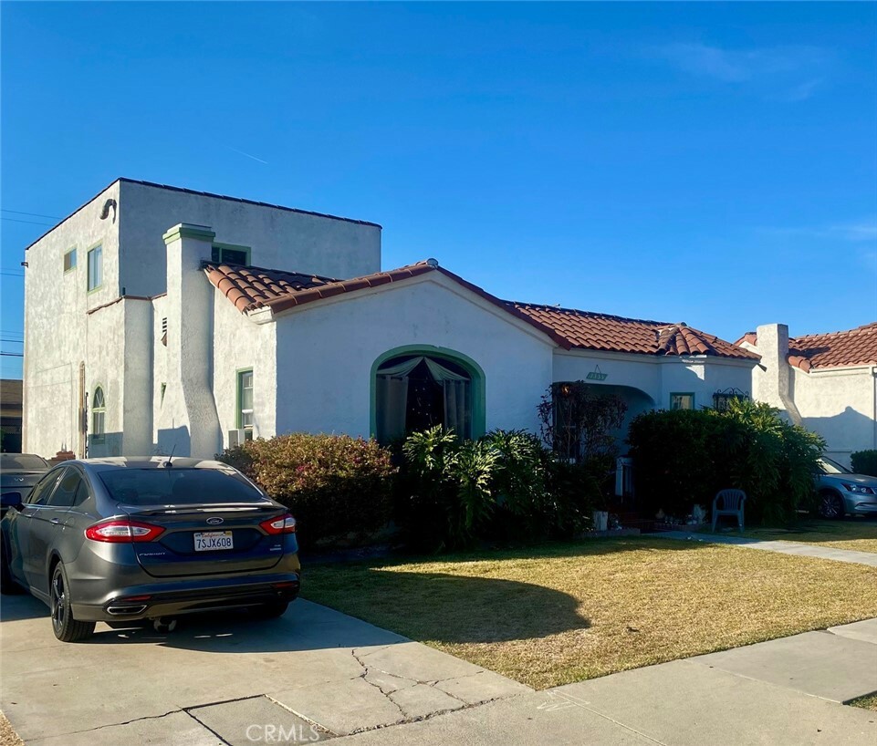 Property Photo: 1335 S Clela CA 90022