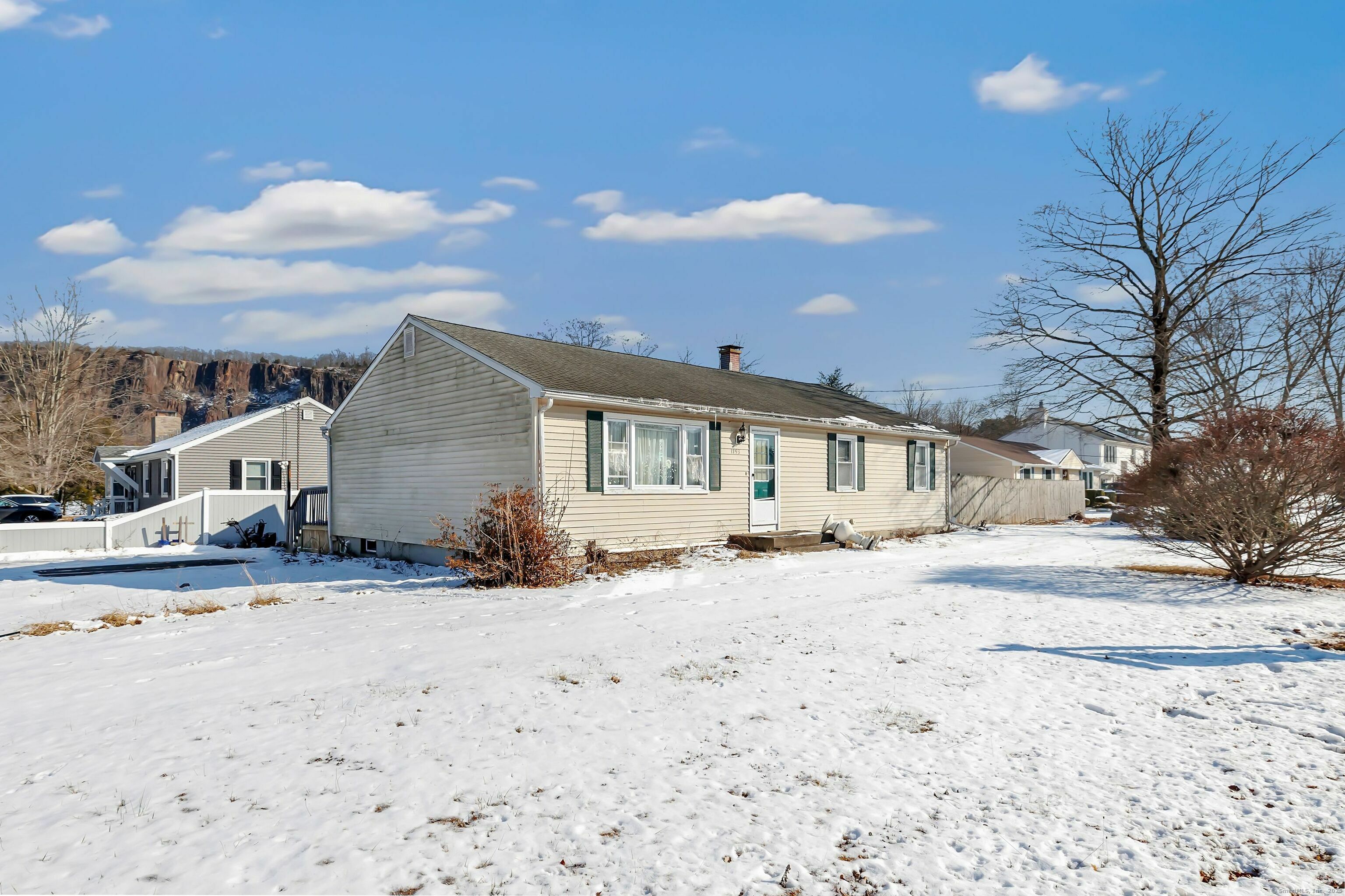 Property Photo:  1793 Litchfield Turnpike  CT 06525 