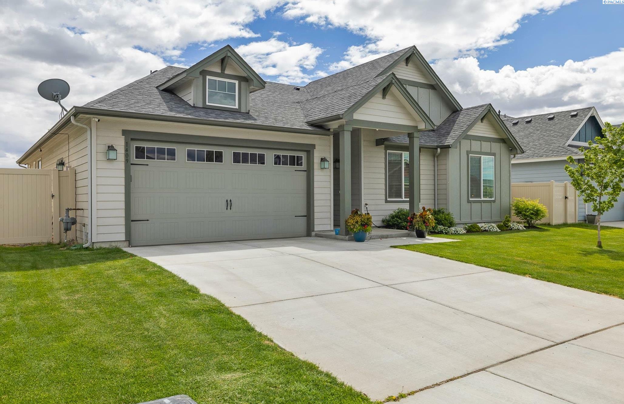 1409 Centennial  Sunnyside WA 98944 photo